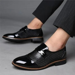 Men's shoes Leather Embossing Classic Fashion Luxury men shoes Wear-resistant Non slip Mans footwear Anti-slip Black shoes