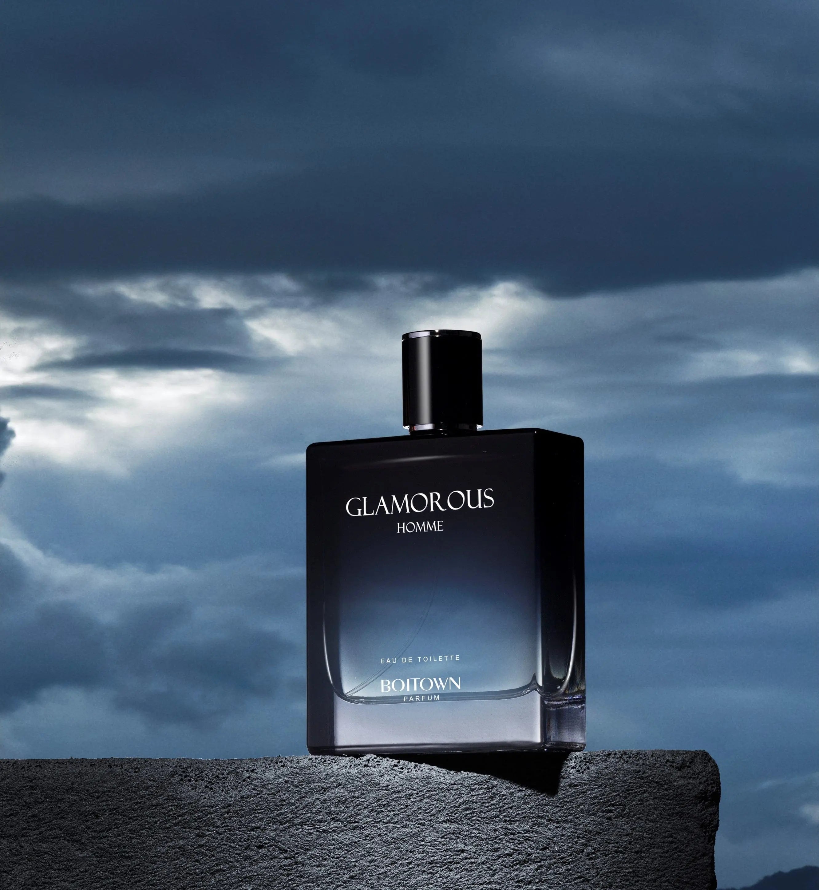 Showlu Men's Eau De Parfum 100ml bottle, long-lasting and original brand fragrance, elegant design, high-quality perfume for men.