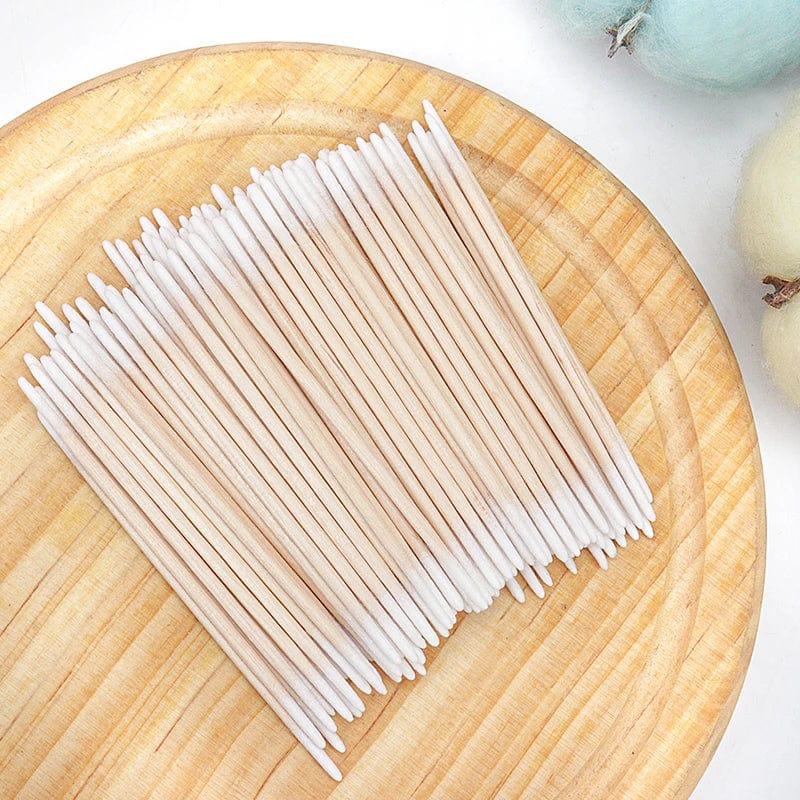 Disposable Myaokue-up Micro Cotton Swabs by Showlu Fashion, lint-free eyelash brush for makeup and eyelash extension cleaning.