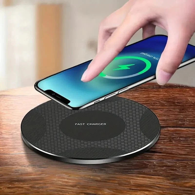 VIKEFON 10W wireless charger pad for fast charging smartphones like iPhone 14 and Samsung, ultra-thin desktop charging dock