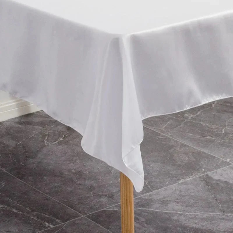 Showlu Satin Rectangular Wedding Tablecloth in black, 145x275cm, elegant satin fabric for banquet or party decoration.