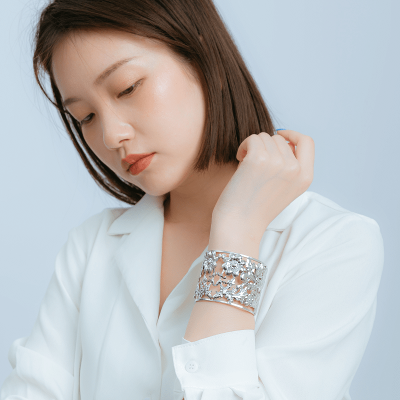 Showlu Fashion 18K gold plated hollow wide opening ring for women, featuring a stylish European and American design.