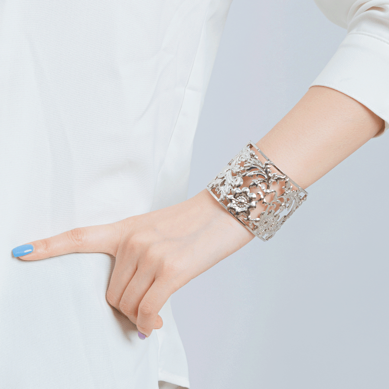 Showlu Fashion 18K gold-plated hollow wide opening ring for women with European and American design details.