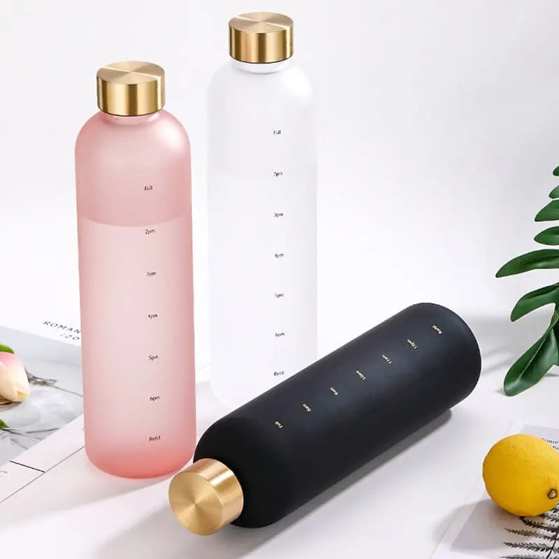 Showlu 1L motivational water bottle with time markers, frosted plastic, leakproof design, suitable for fitness, sports, and travel.