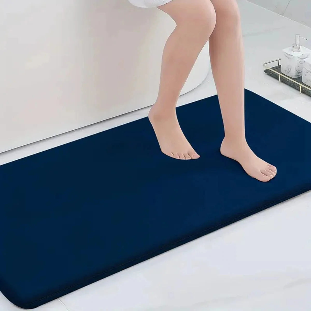 Large SHOWLU FASHION anti-slip kitchen mat made of soft polyester, water-absorbent floor rug for kitchen, bathroom, or home use.