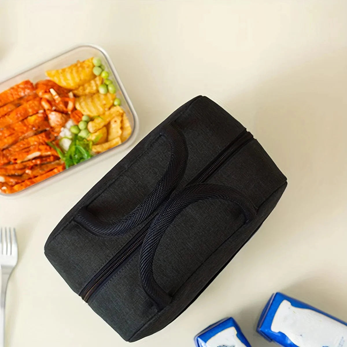 Showlu insulated lunch box bag made of thickened polyester with a portable design for students and lunch transport.