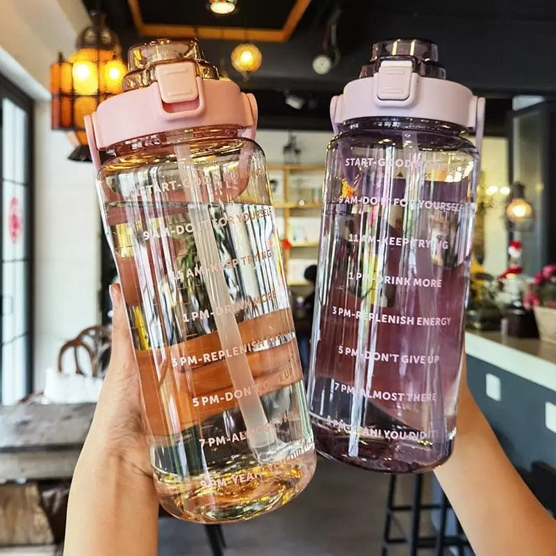 Showlu 2000ml large capacity sports water bottle with plastic straw, ideal for outdoor camping and fitness activities.