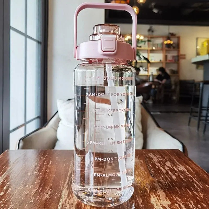 Showlu 2000ml large capacity sports water bottle with plastic straw, ideal for outdoor camping and active hydration.
