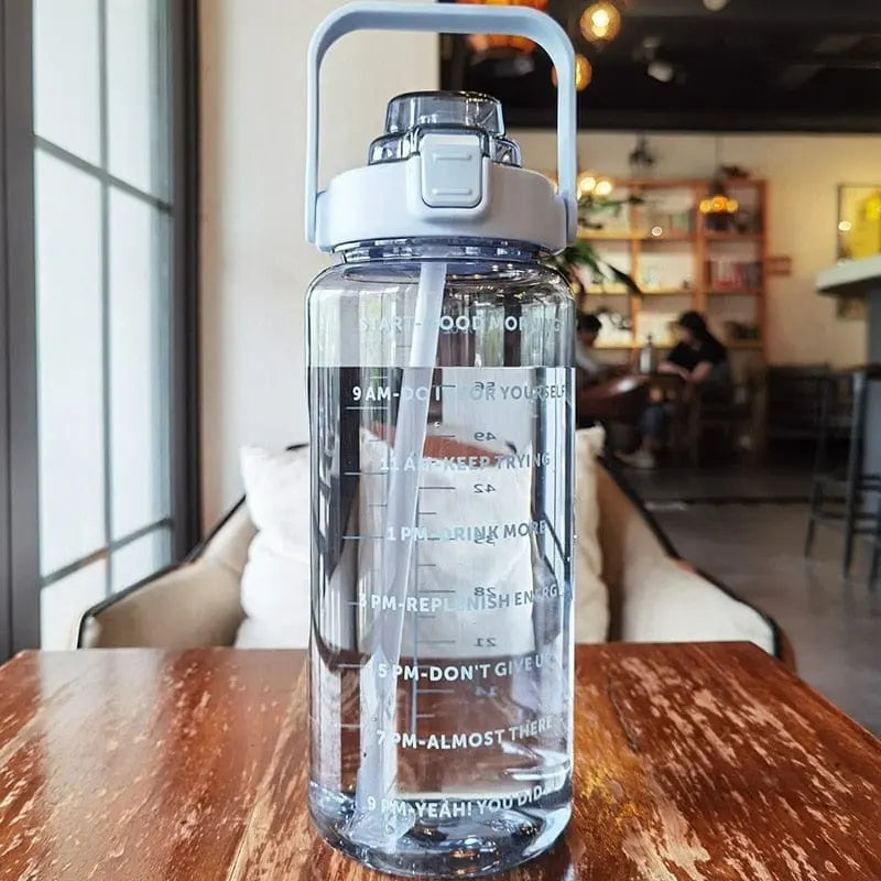 Showlu 2000ml large capacity sports water bottle with plastic straw, ideal for outdoor camping and active hydration.
