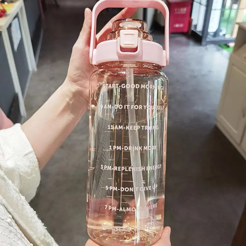 Showlu 2000ml large capacity sports water bottle with plastic straw, ideal for outdoor camping and active hydration.