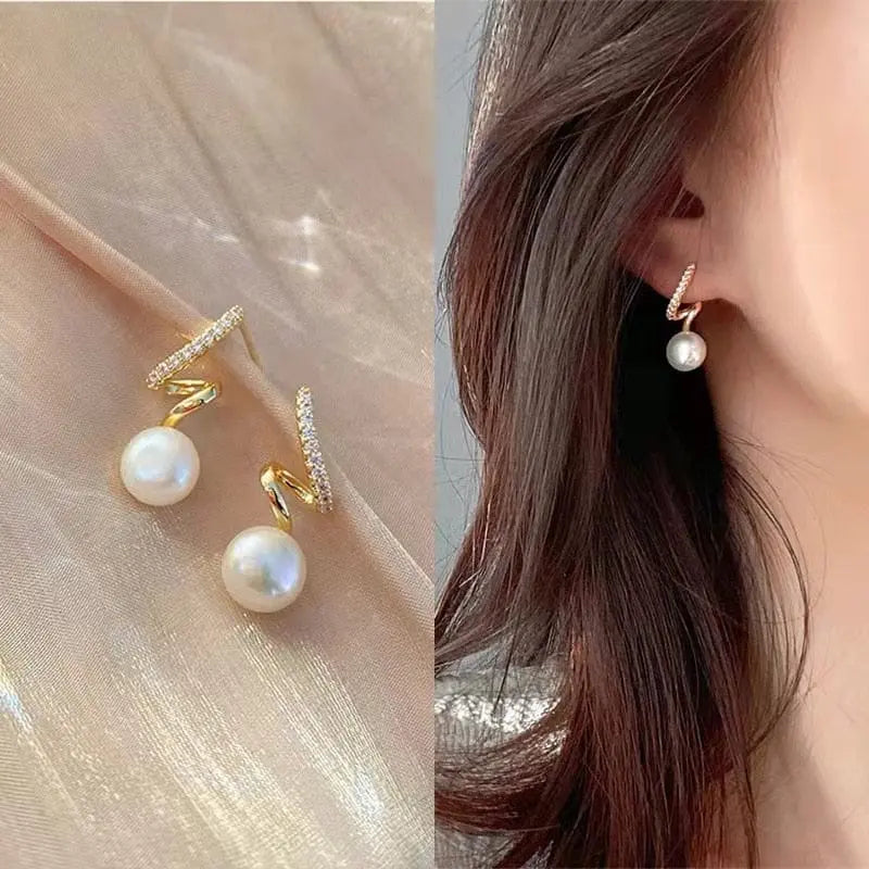 Showlu Korean geometric triangle tassel dangle earrings for women, featuring long statement design with tassel and drop style jewelry.