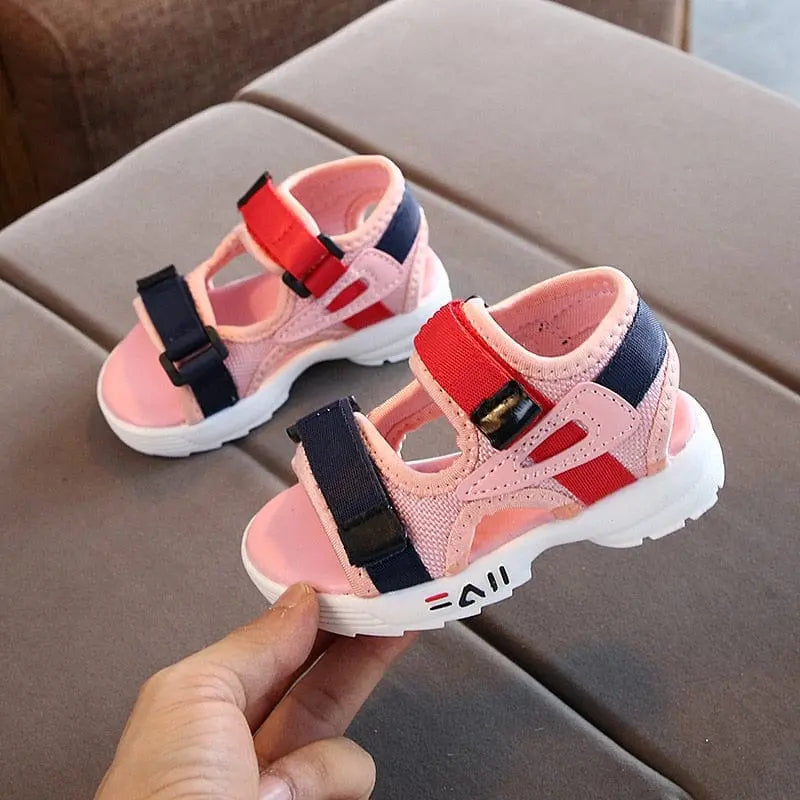 Unisex toddler gladiator sandals in soft leather with non-slip soles, ideal for boys and girls, summer beach shoes.