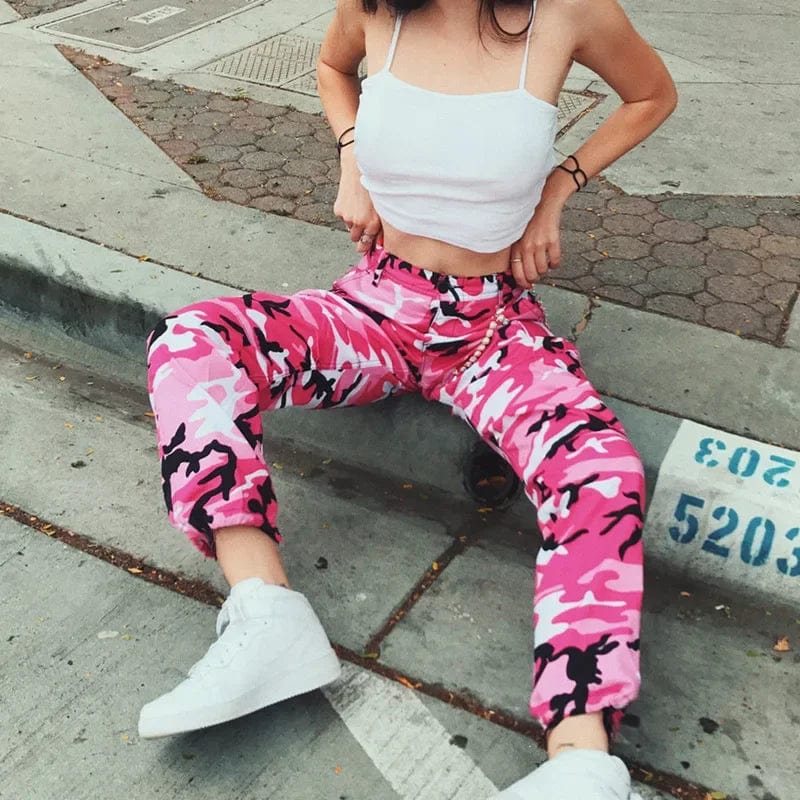 Showlu Women's camo cargo pants with high waist, military-style combat trousers in a green camouflage pattern, casual and versatile.