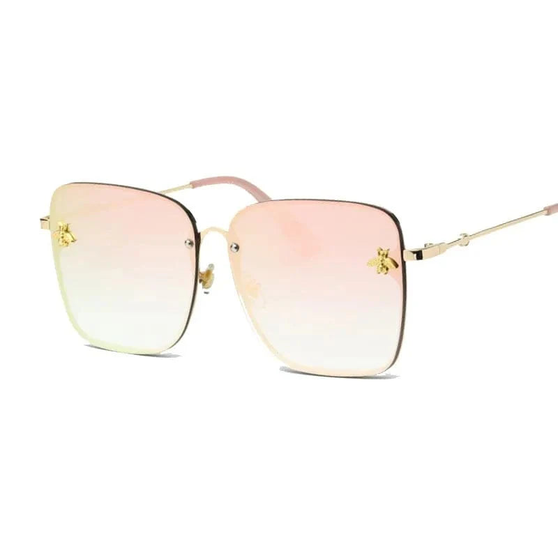 Square fashion sunglasses with UV400 mirror lenses and alloy frames, worn by a woman, showcasing stylish designer eyewear.