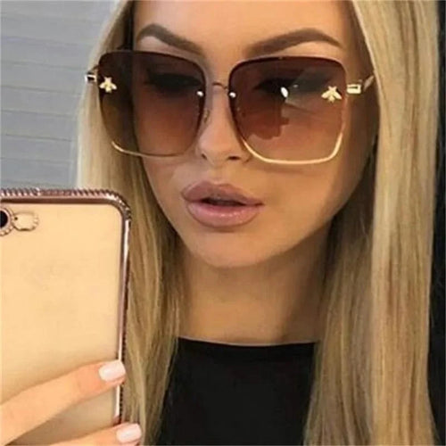 Square fashion sunglasses with UV400 mirror lenses and alloy frame, worn by a woman in a luxury designer style.
