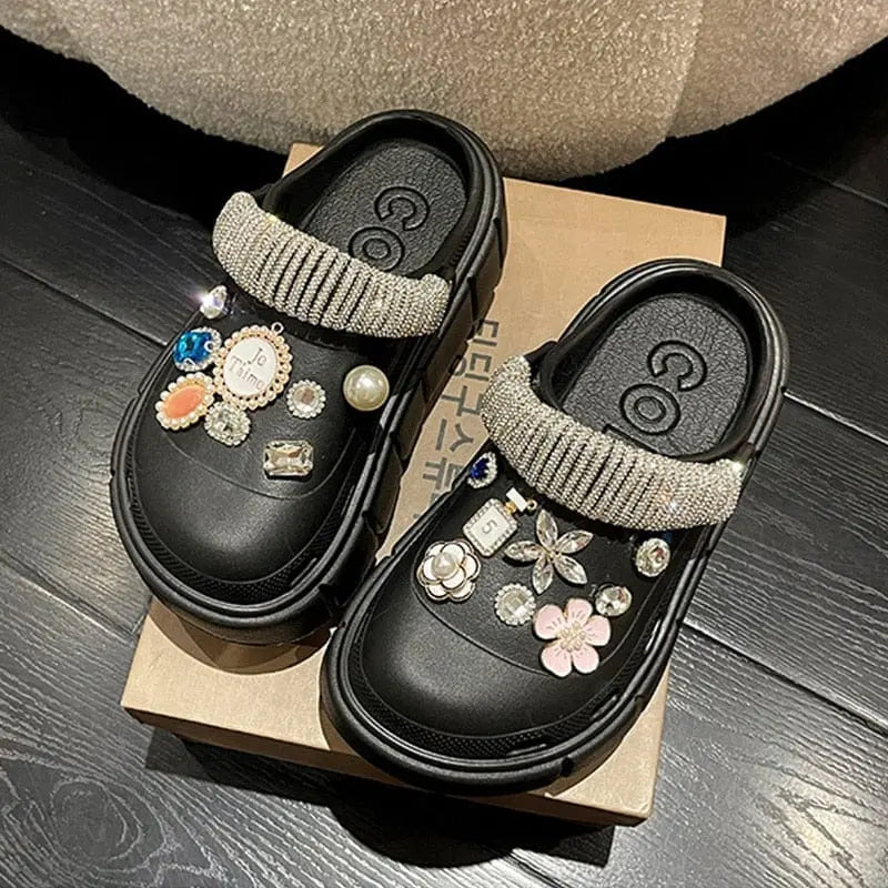 Showlu Fashion Women's platform clogs with thick soles, summer beach slides, outdoor slippers, stylish and high-quality.