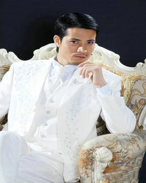 SHOWLU White Embroidery Men's 3-Piece Wedding Suit with slim fit tuxedo, jacket, pants, and vest for groom or groomsmen.