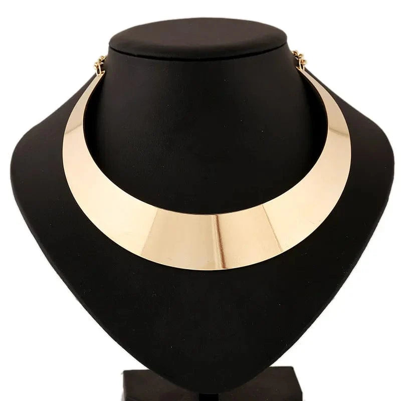 Gold alloy statement choker necklace with chunky link chain, trendy short jewelry for women, stylish and fashionable accessory.