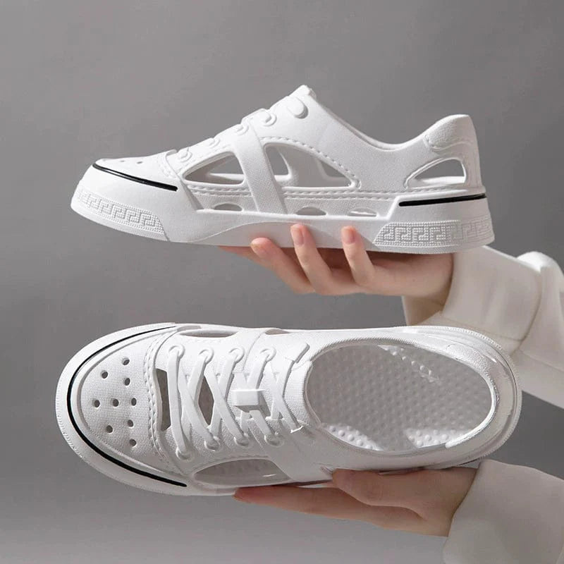 White breathable closed-toe beach sandals for men and women, Showlu Fashion's WNCNATIVE wading shoes for casual beach outings.