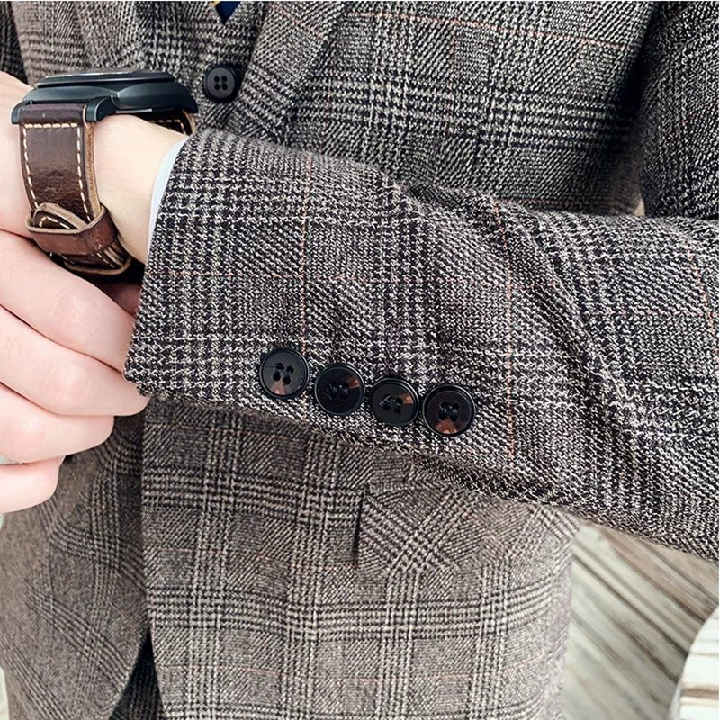 Men's 3-piece linen suit by Showlu Fashion, includes blazer, vest, and pants for business, wedding, or casual occasions.