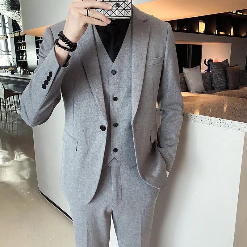 Showlu Fashion men's 3-piece slim fit business suit with blazer, vest, and pants, in a solid color for formal or wedding occasions.