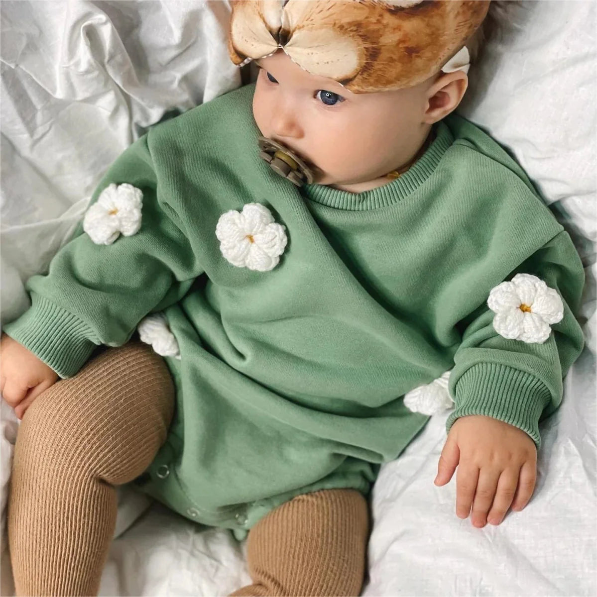 Showlu unisex baby cotton romper with cute cloud pattern, short sleeves, color splicing, ideal for newborns and babies.