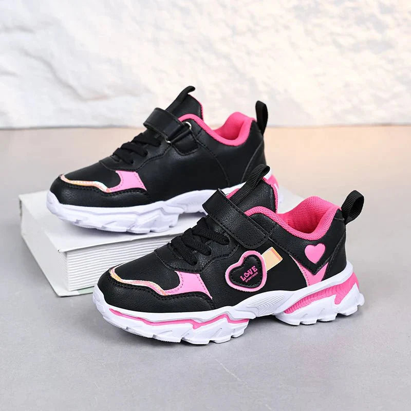 SHOWLU Girls casual sports shoes made of lightweight PU leather with flat bottoms, designed for stylish comfort.