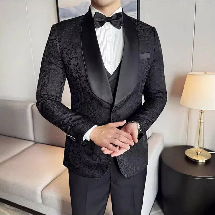 Men's British style 3-piece jacquard suit with vest and trousers, slim fit wedding tuxedo in high-density fabric, spring 2024 fashion.