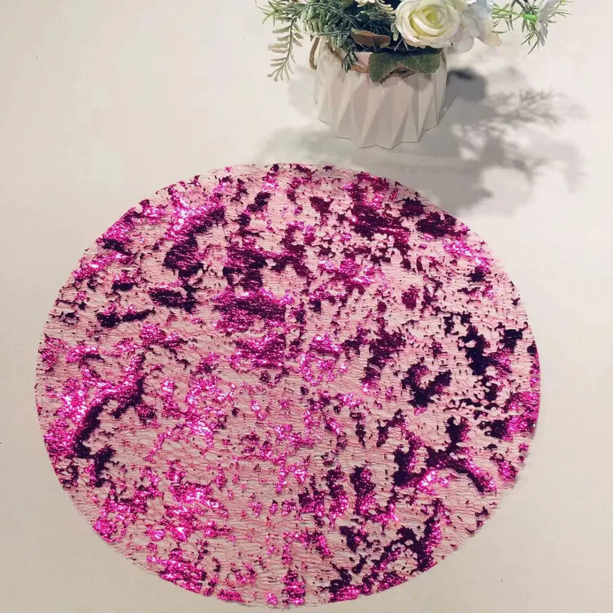 Set of 20 gold foil round table mats for parties, tea, dining, weddings, and home celebrations, featuring elegant disposable tableware.
