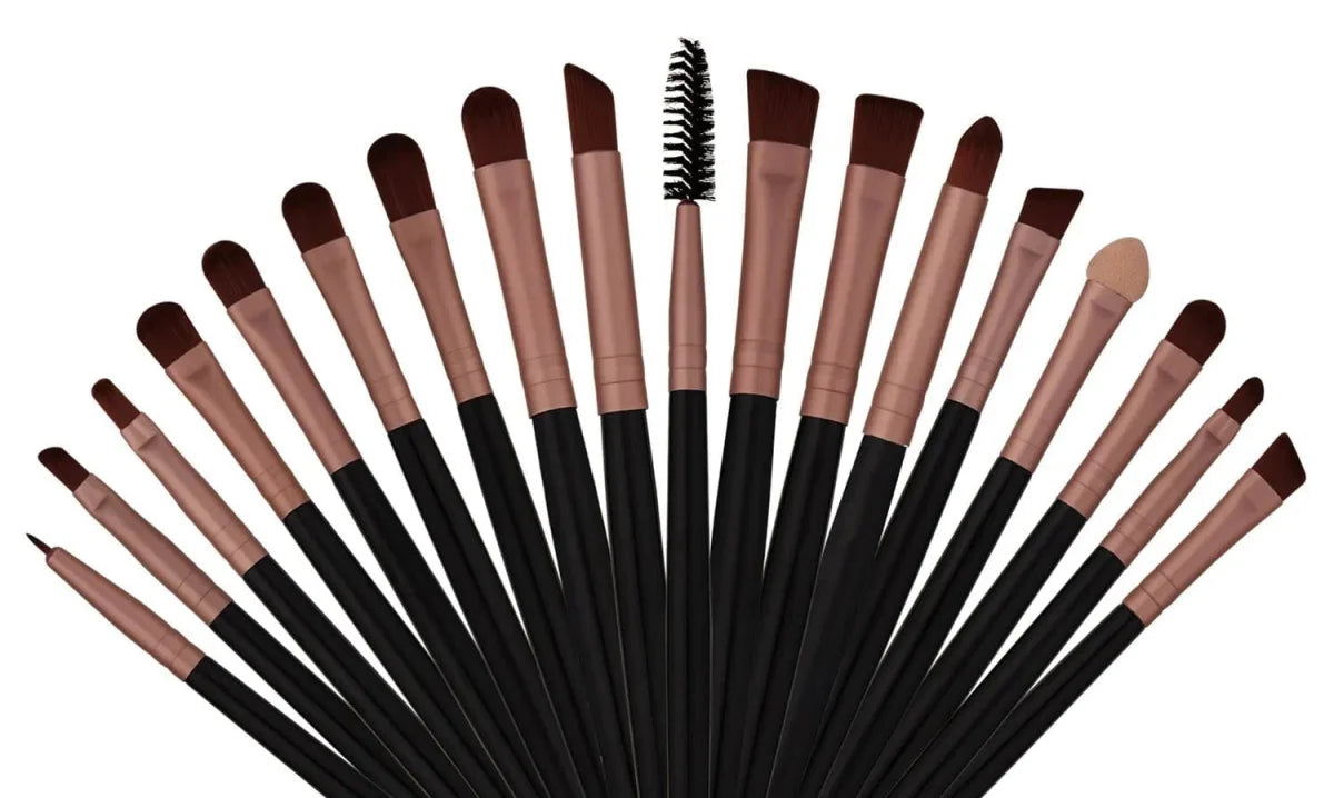 Rose gold makeup brush set with 22 premium synthetic brushes, ideal for makeup application and detailed cosmetic work.