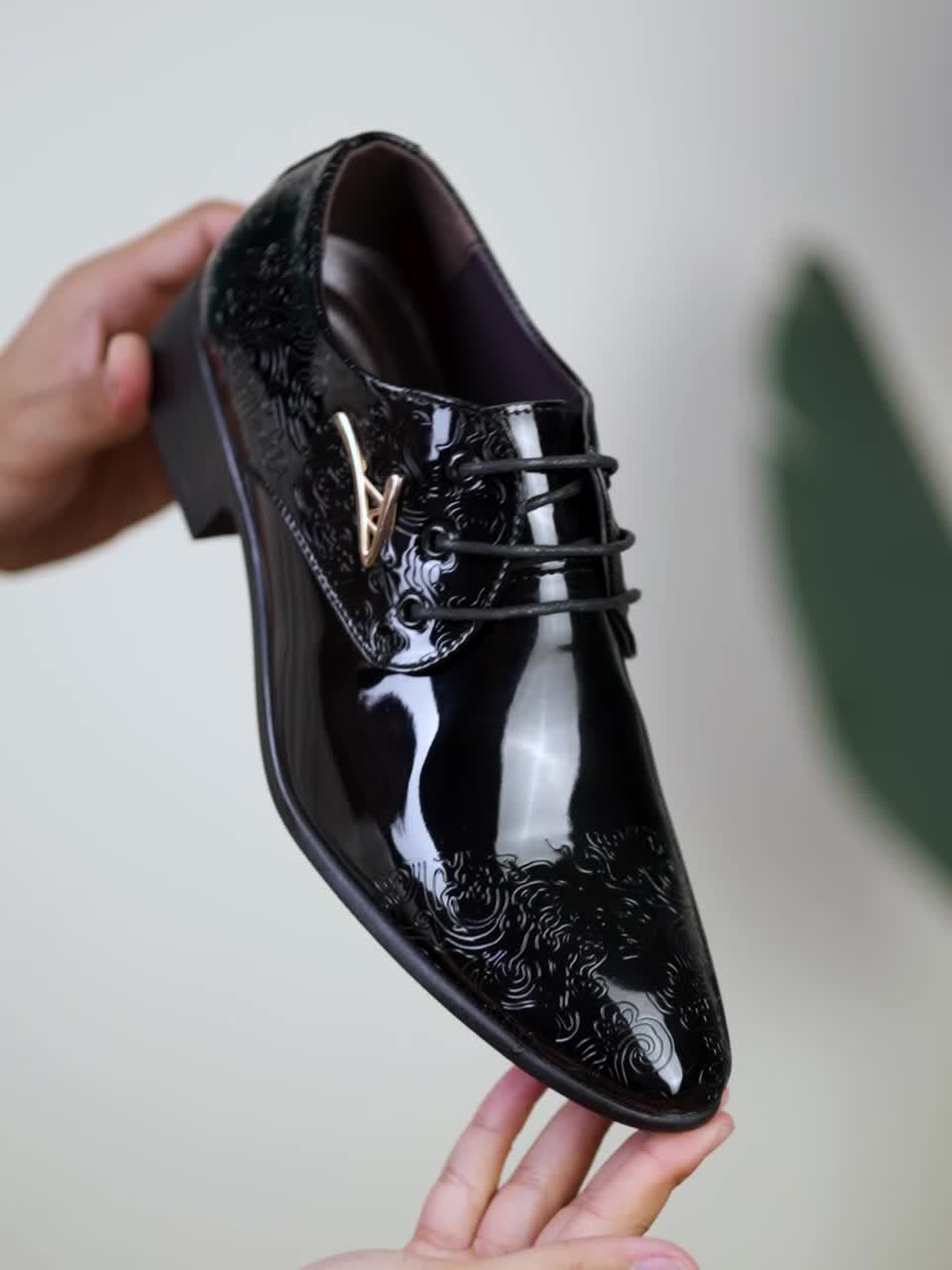 SHOWLU Men's Oxford dress shoes with pointed toe and geometric microfiber design, stylish formal footwear for men