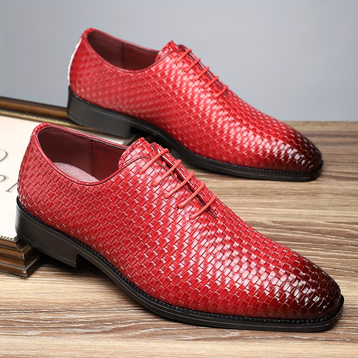 SHOWLU Men's Whole-Cut Oxford shoes with non-slip rubber soles, formal footwear in black leather, sleek and stylish.