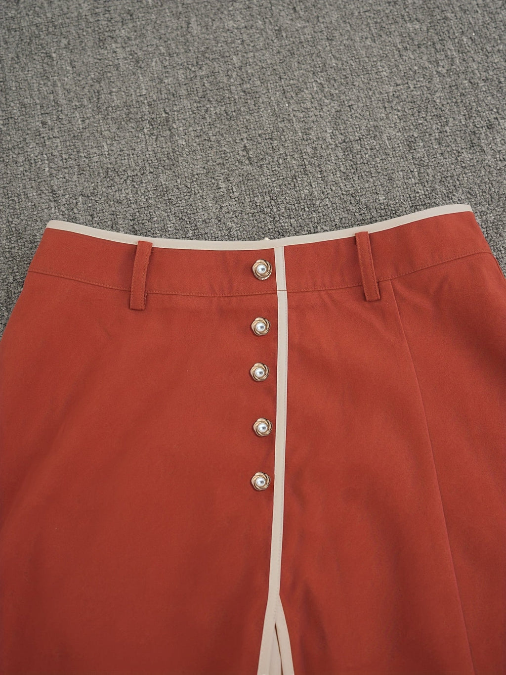 Red and white two-tone high-waisted women's skirt with side slit, from SHOWLU FASHION STORE, shown on a mannequin.