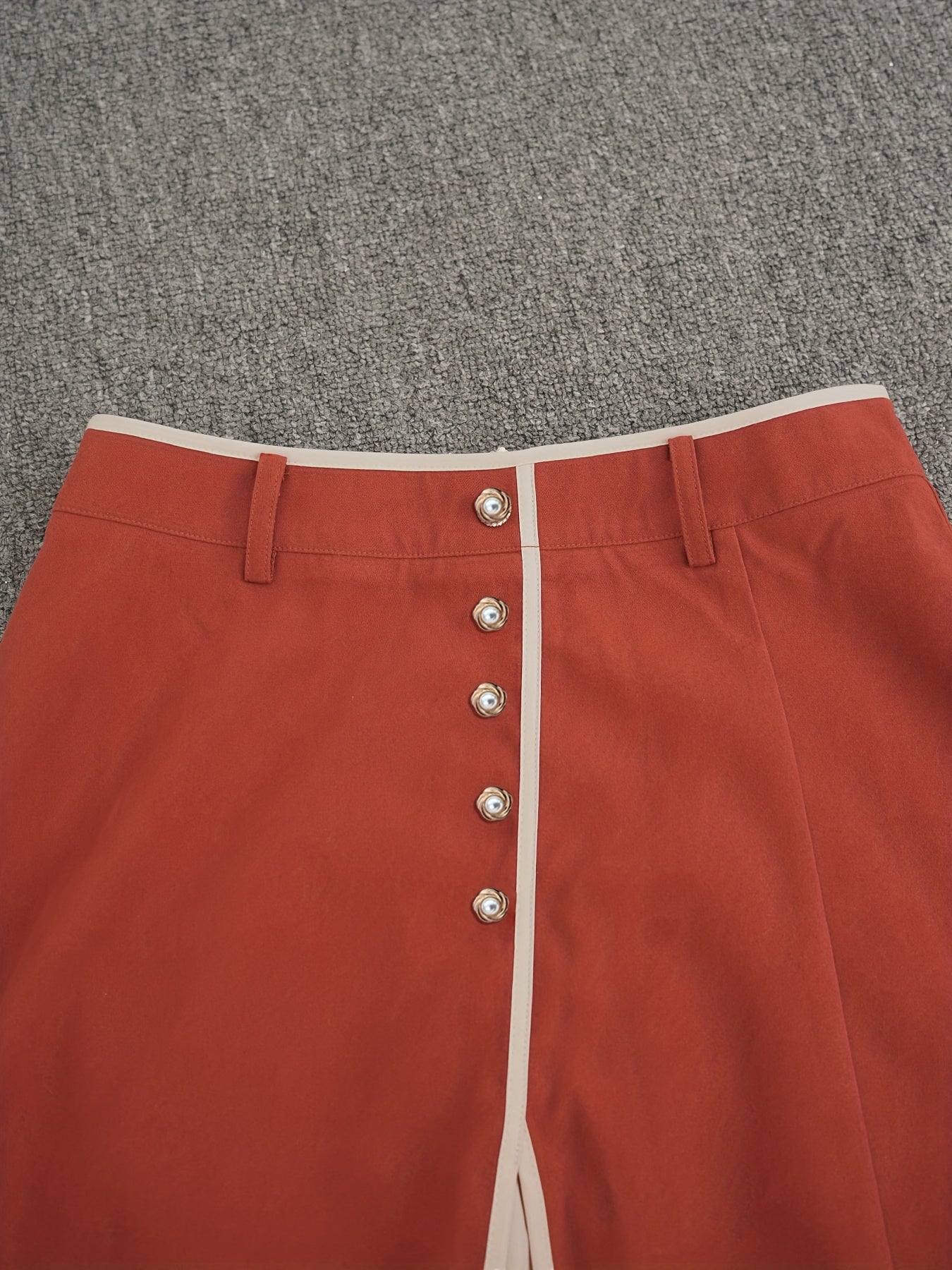 Red and white two-tone high-waisted women's skirt with side slit, from SHOWLU FASHION STORE, shown on a mannequin.