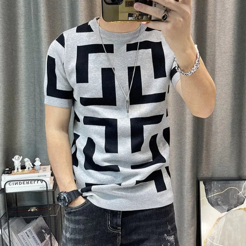 Men's slim fit color contrast knitting T-shirt by Showlu Fashion featuring short sleeves and streetwear style.