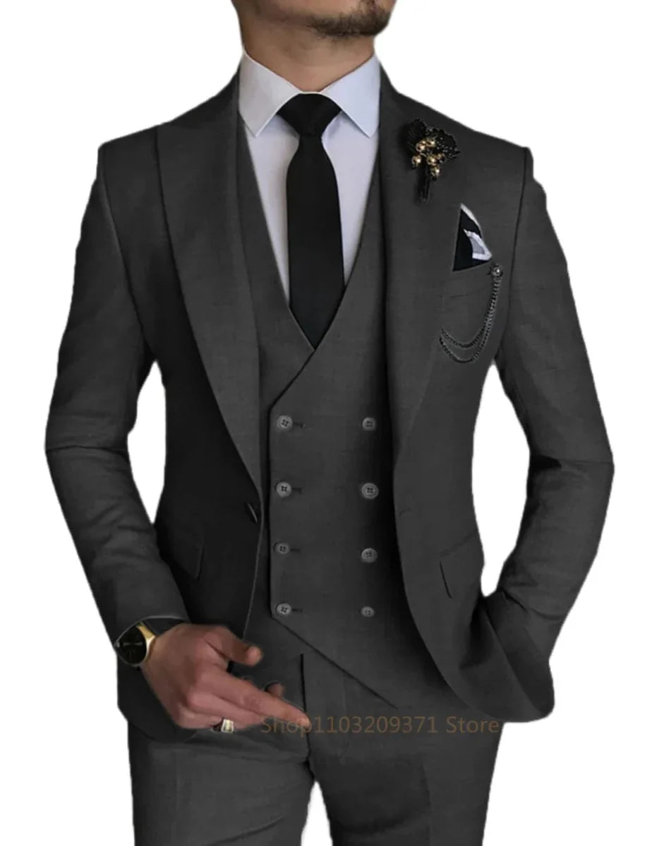 Showlu Fashion men's 3-piece light gray suit featuring a slim fit blazer, vest, and pants, ideal for weddings and formal occasions.