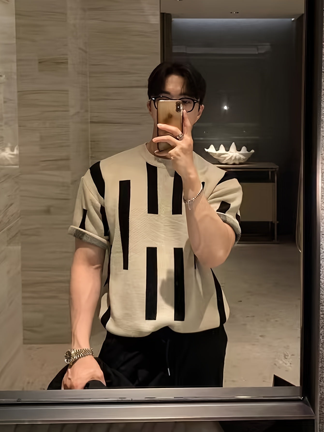 Color block men's knitted sweater with crew neck from SHOWLU FASHION STORE, short-sleeve design in vibrant tones.