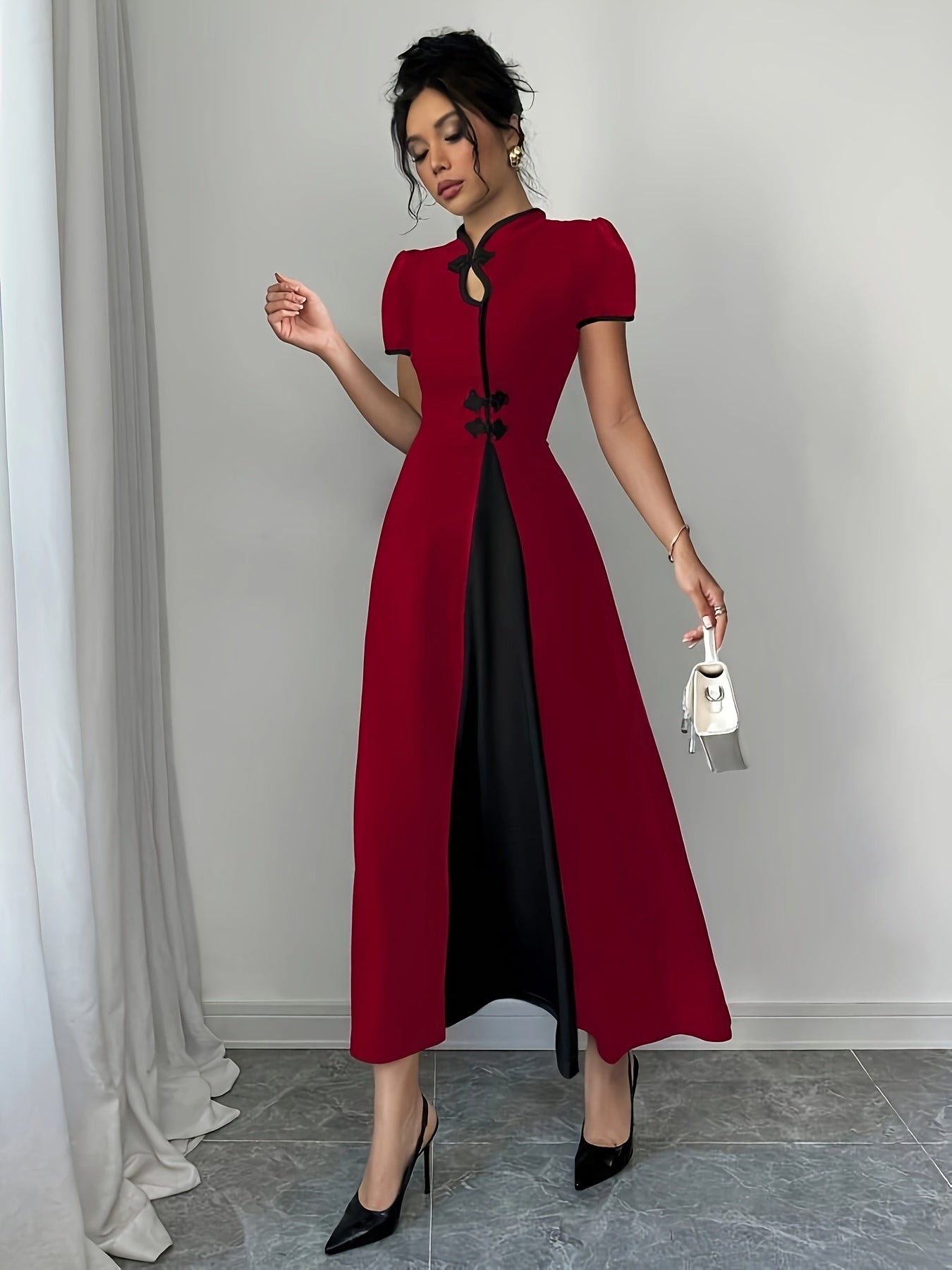 Elegant women's SHOWLU FASHION V-neck fitted knit dress in solid color, showcasing a close-up of the dress's smooth fabric and neckline.