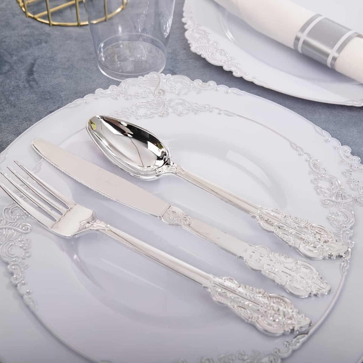Liacere 350-piece silver plastic dinnerware set with plates, cups, silverware, and napkins for 50 guests, white and disposable.