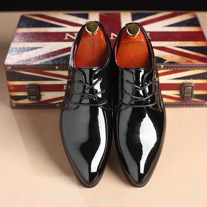 Black men's leather slip-on dress shoes from Smart General, suitable for business casual and driving occasions.