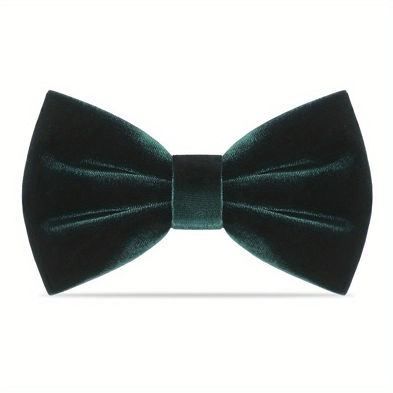 Navy blue velvet bow tie for men by SHOWLU FASHION, adjustable formal accessory with elegant, smooth fabric and classic style.