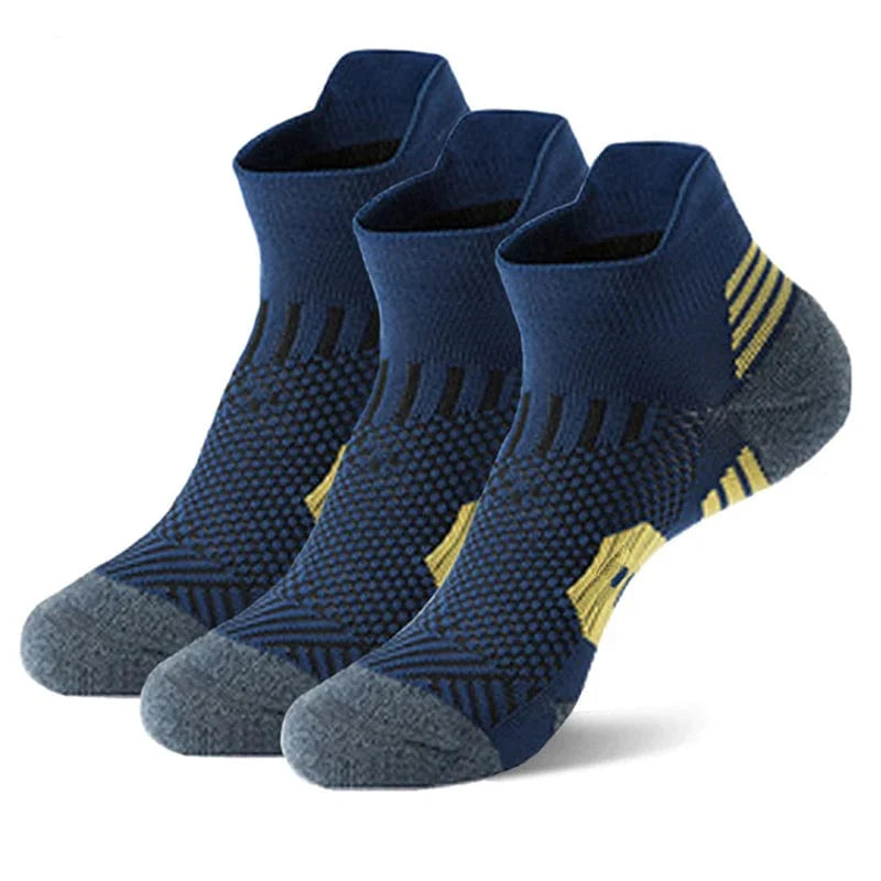 Showlu 3-pair non-slip sports socks for men and women, quick-drying basketball and running socks with towel bottoms.