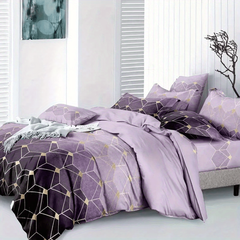 Showlu Fashion Bronzing Geometric Duvet Cover Set in soft polyester with matching pillowcases, ideal for bedroom or guest room decor.