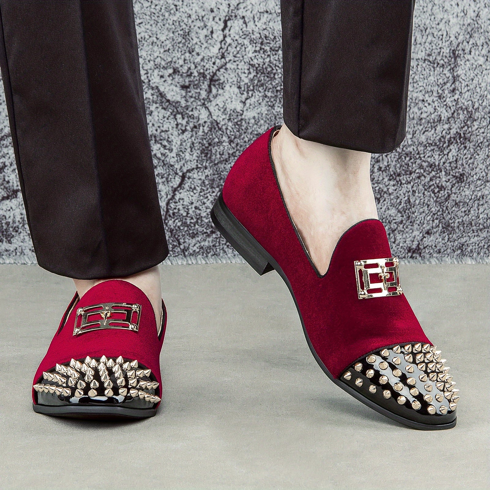 Showlu men's casual fabric loafers, slip-on shoes with a sleek design suitable for everyday wear and comfort.