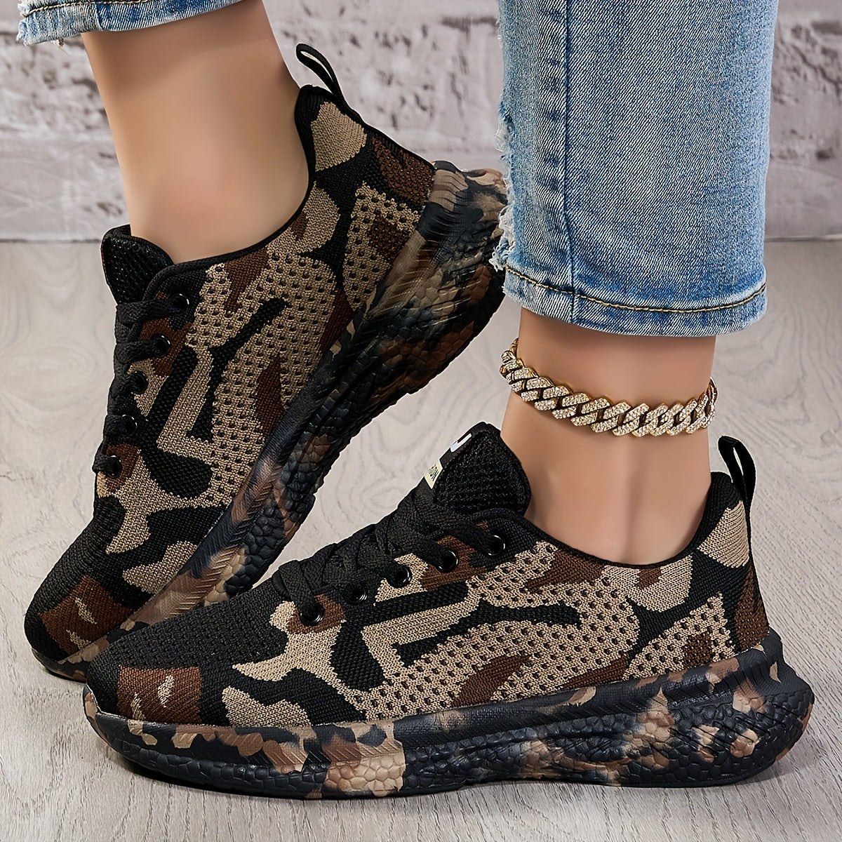 SHOWLU FASHION STORE VOLARPISADA lightweight running shoes with breathable EVA sole, featuring sleek design and comfortable fit.