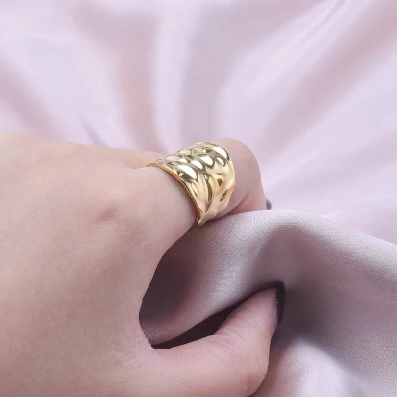 Showlu 4-piece stainless steel wide opening rings featuring punk geometric designs for women and men, ideal for fashion and parties.