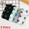 Set of five Showlu Men's Maple Leaf hip hop skate socks featuring low-top boat style and trendy streetwear design.