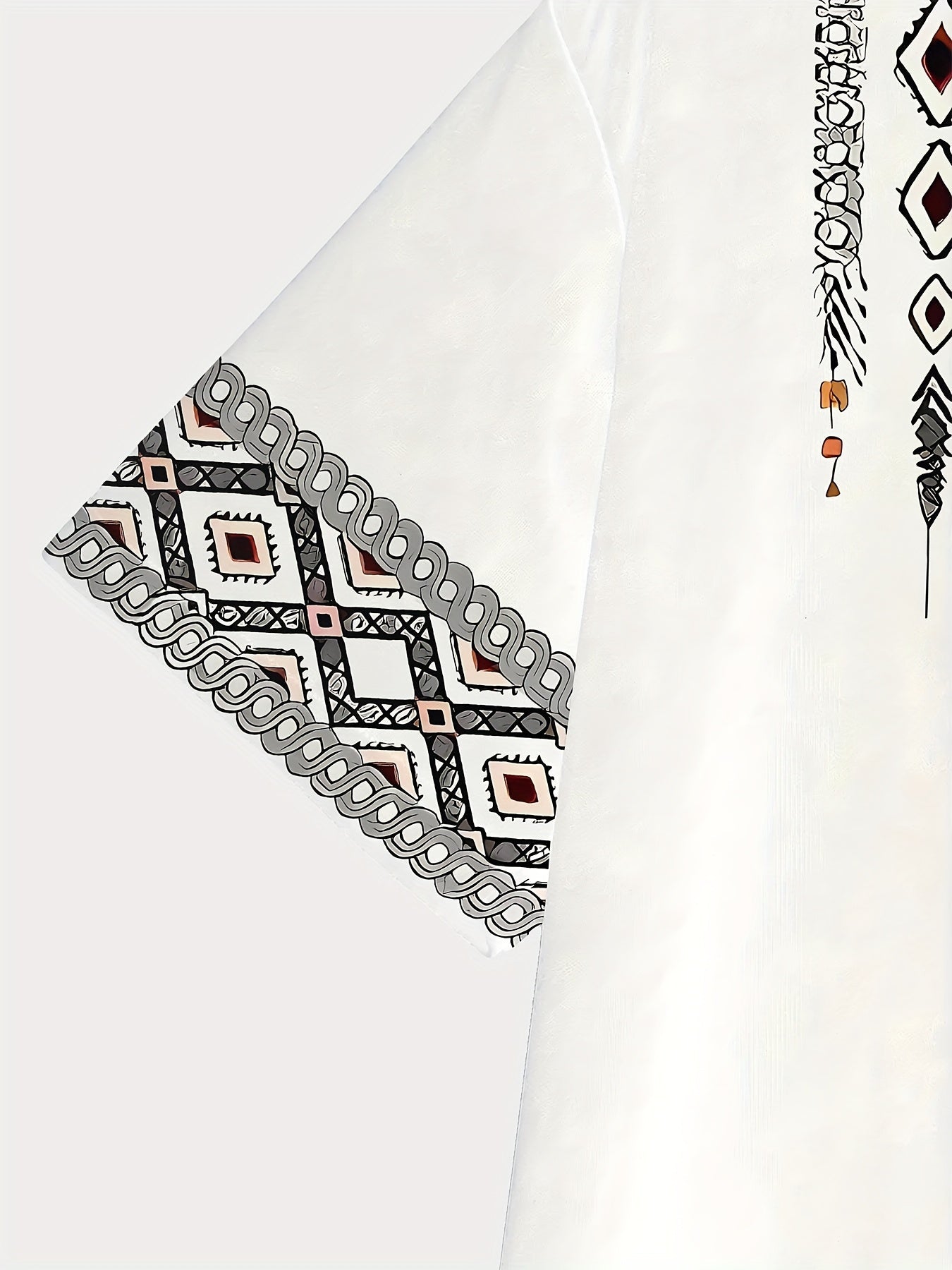 SHOWLU FASHION men's tribal geometric print polyester crew neck T-shirt with bold tribal patterns and vibrant colors.