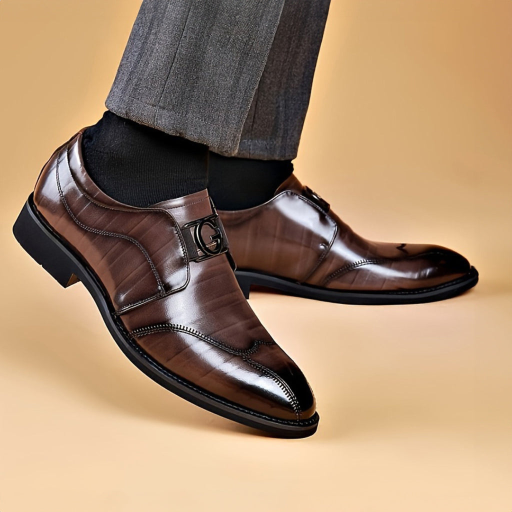 Men's pointed toe loafers by SHOWLU FASHION, made of solid PU leather, stylish oxford shoes with sleek design.