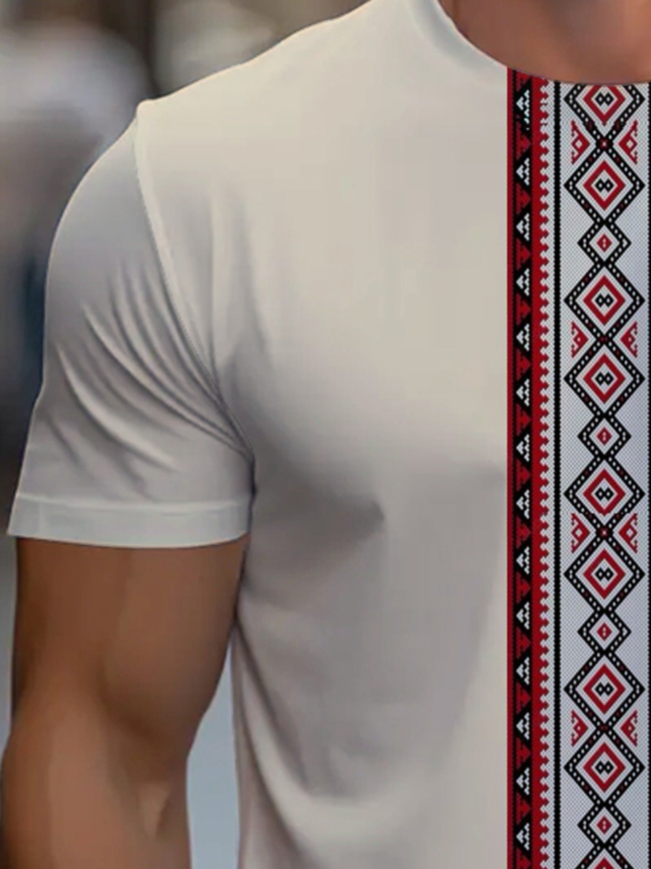 SHOWLU Men's geometric embroidery crew neck T-shirt made of polyester, featuring stylish design and modern fit.